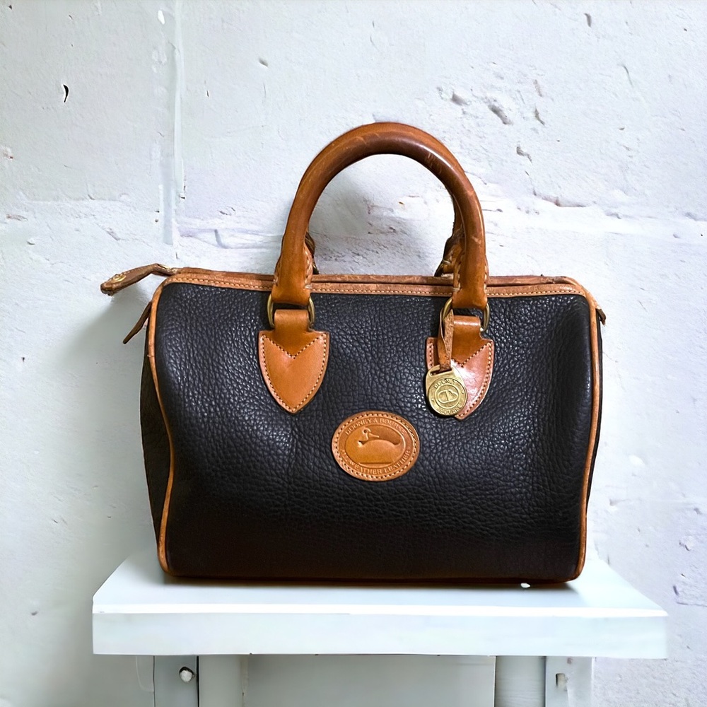Vintage Dooney & Bourke hand bag
